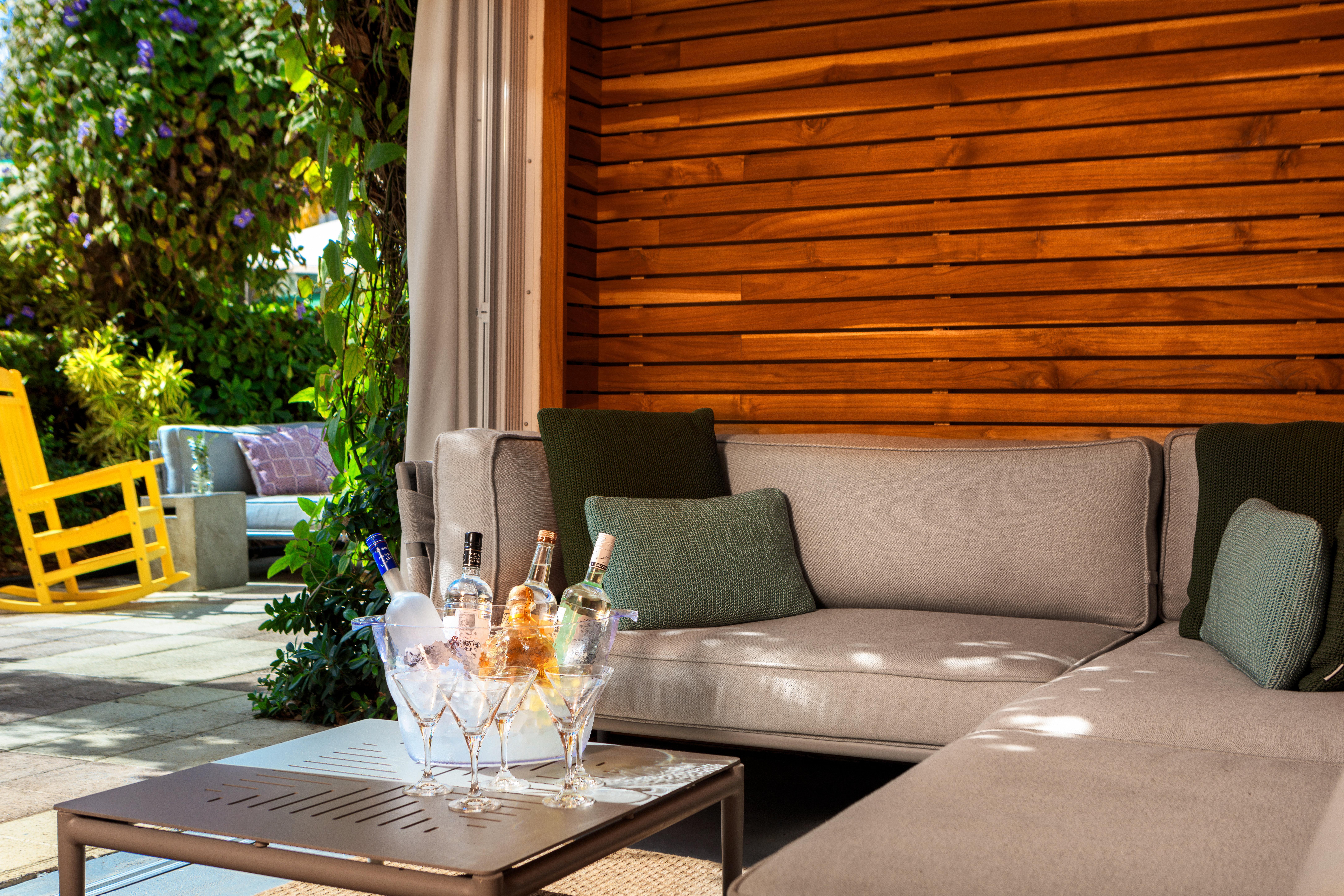 Kimpton Surfcomber Hotel By Ihg Miami Beach Exterior photo