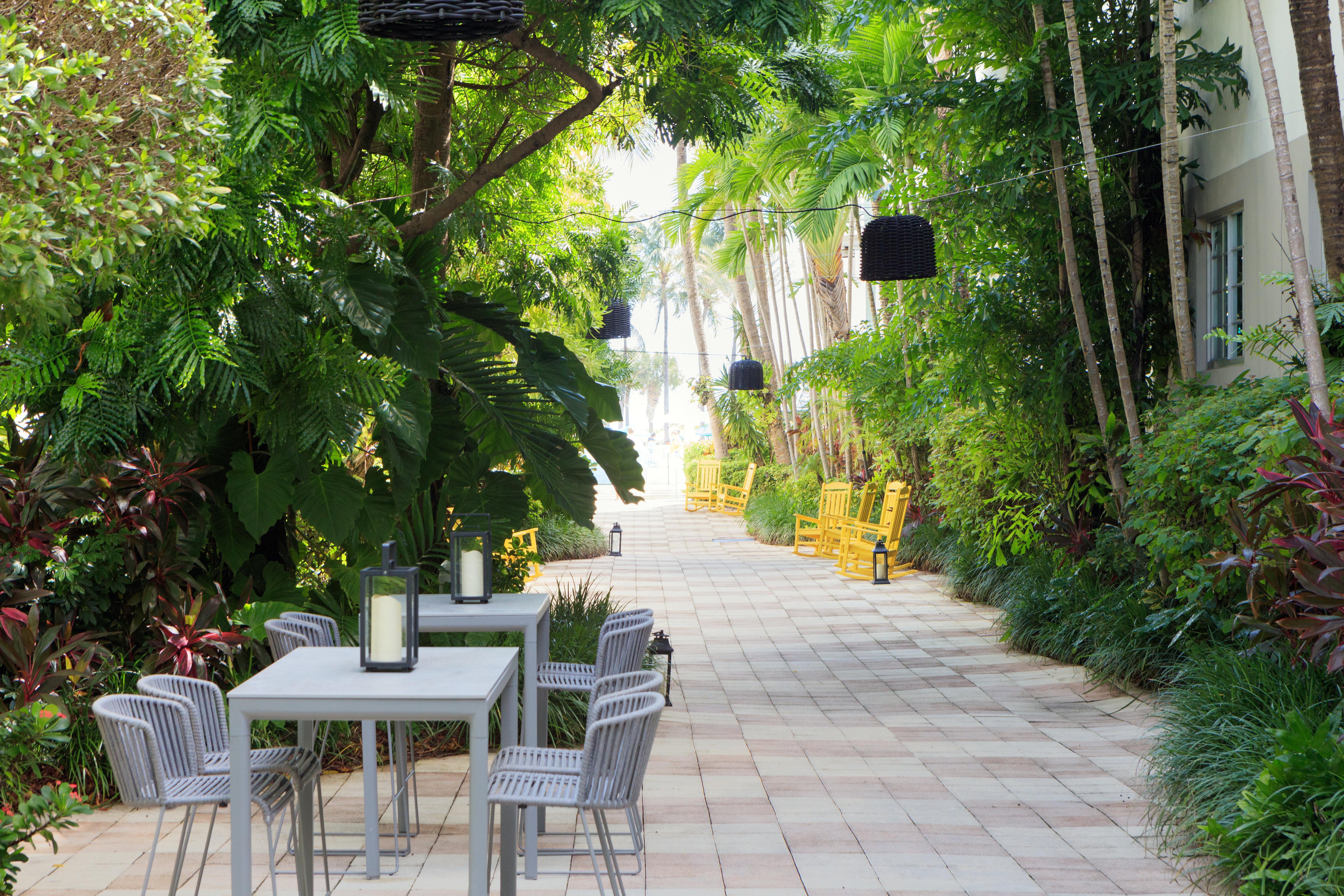 Kimpton Surfcomber Hotel By Ihg Miami Beach Exterior photo