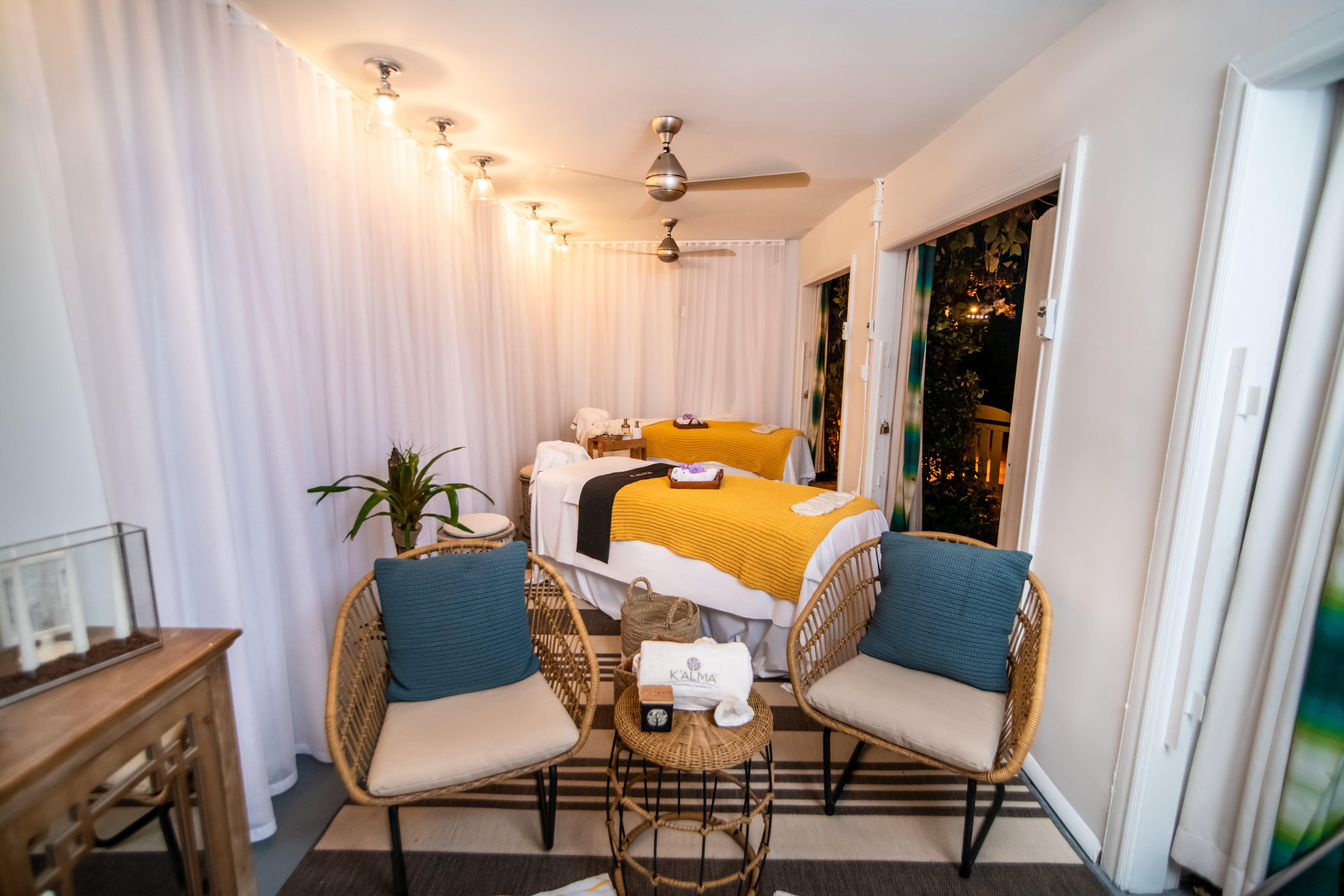 Kimpton Surfcomber Hotel By Ihg Miami Beach Exterior photo