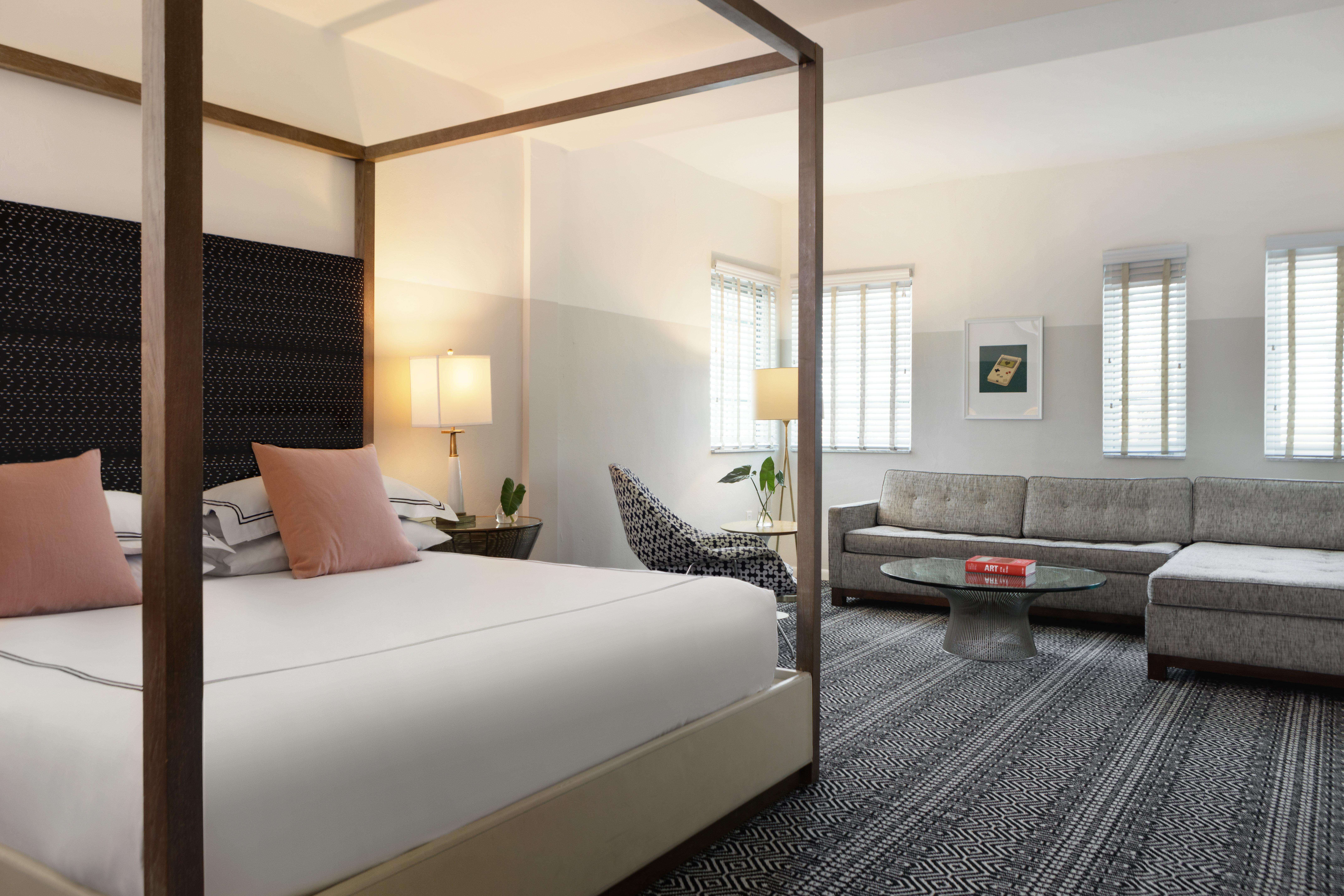 Kimpton Surfcomber Hotel By Ihg Miami Beach Exterior photo