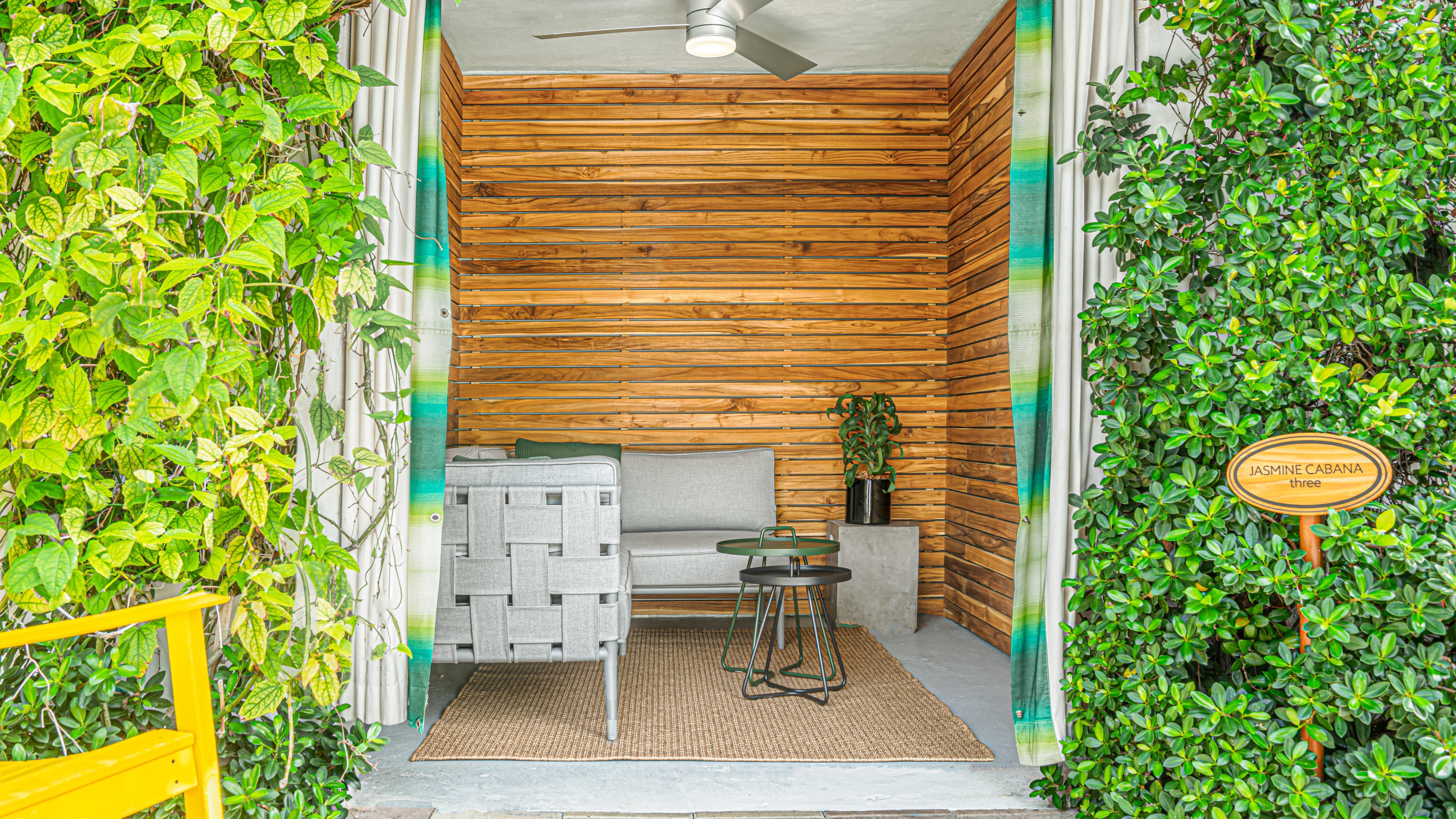 Kimpton Surfcomber Hotel By Ihg Miami Beach Exterior photo