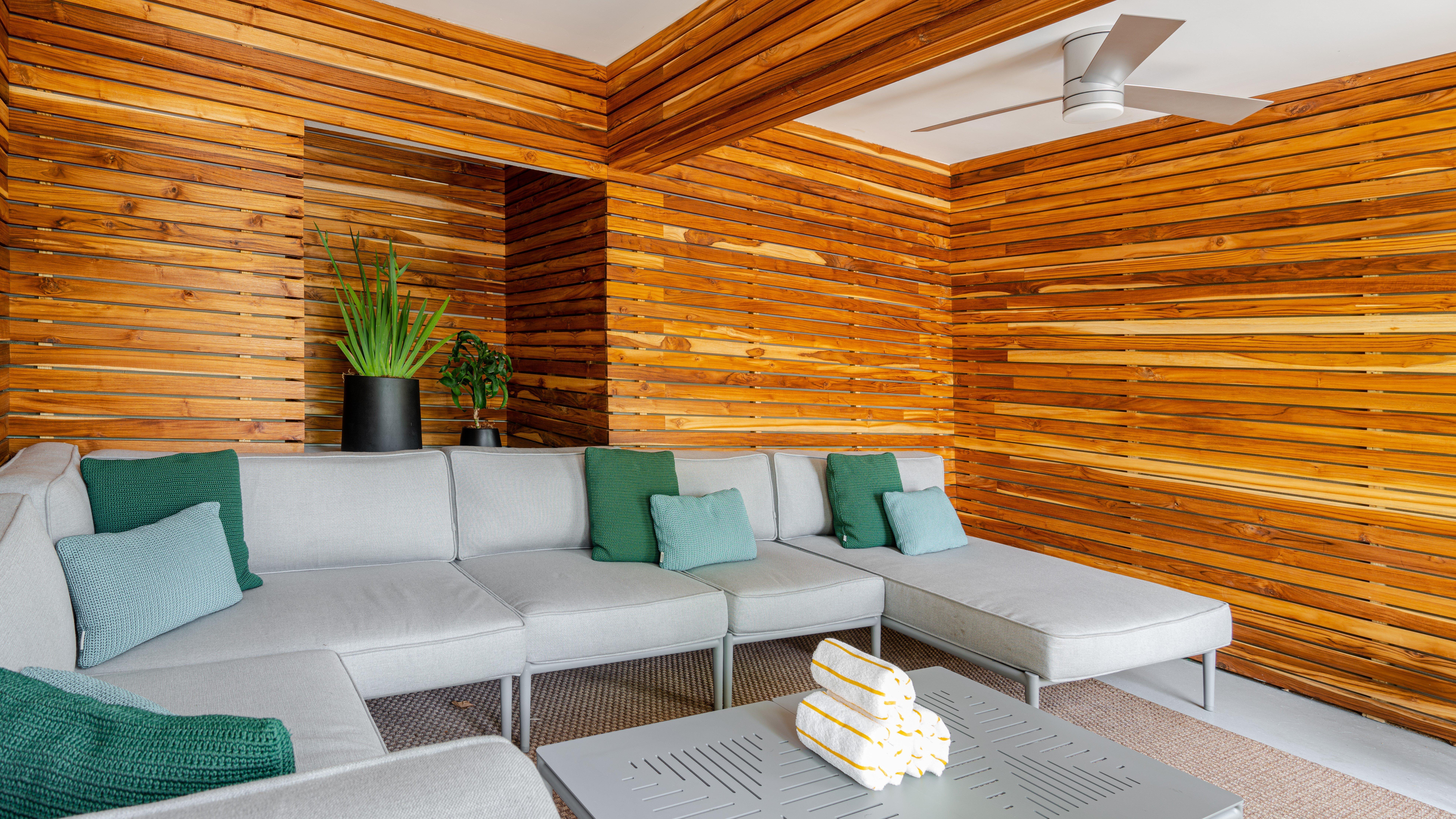 Kimpton Surfcomber Hotel By Ihg Miami Beach Exterior photo