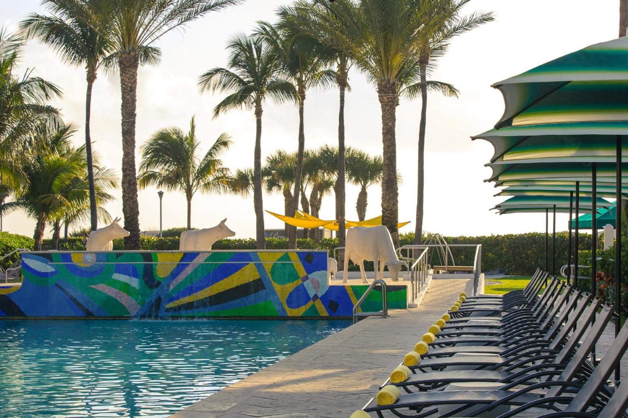 Kimpton Surfcomber Hotel By Ihg Miami Beach Exterior photo