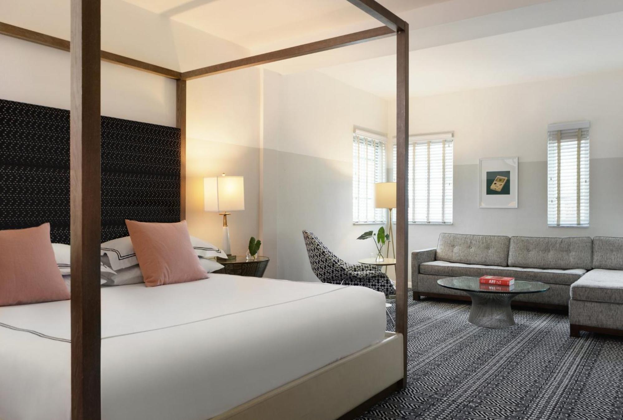Kimpton Surfcomber Hotel By Ihg Miami Beach Exterior photo