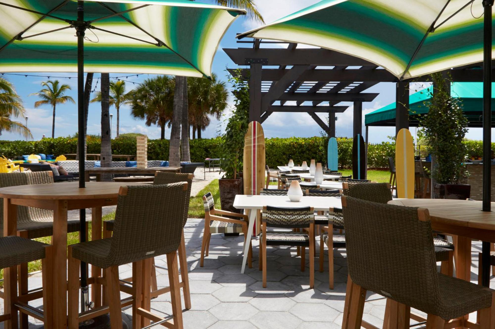 Kimpton Surfcomber Hotel By Ihg Miami Beach Exterior photo