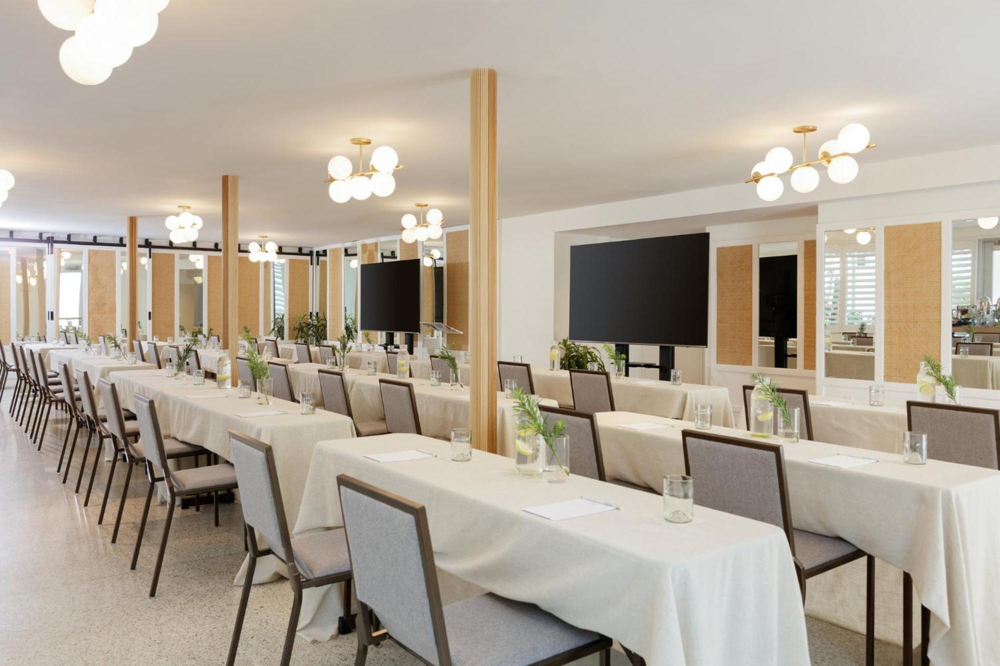 Kimpton Surfcomber Hotel By Ihg Miami Beach Exterior photo