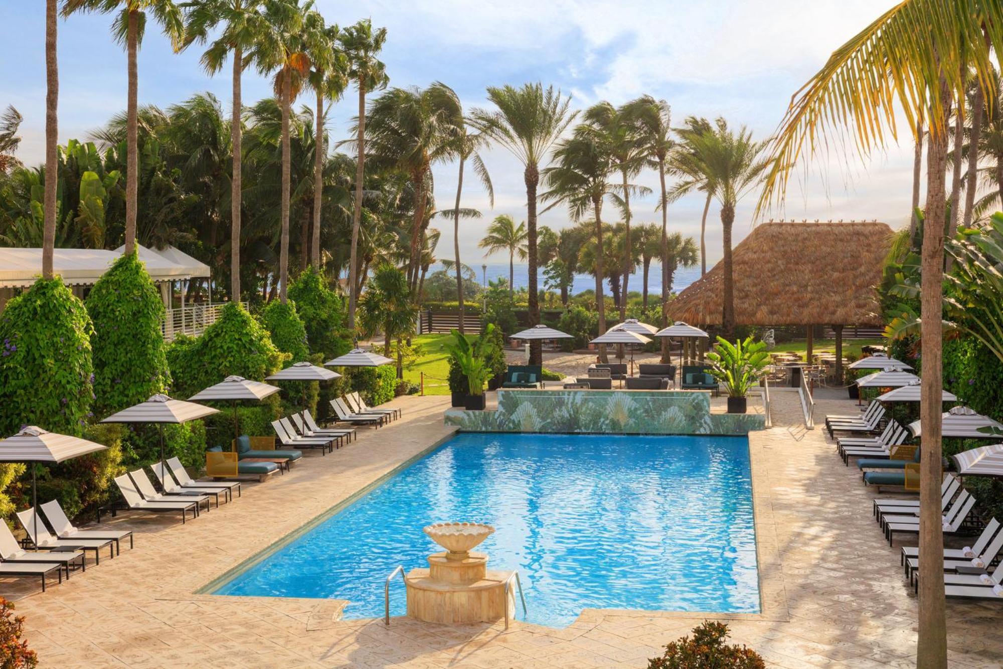 Kimpton Surfcomber Hotel By Ihg Miami Beach Exterior photo