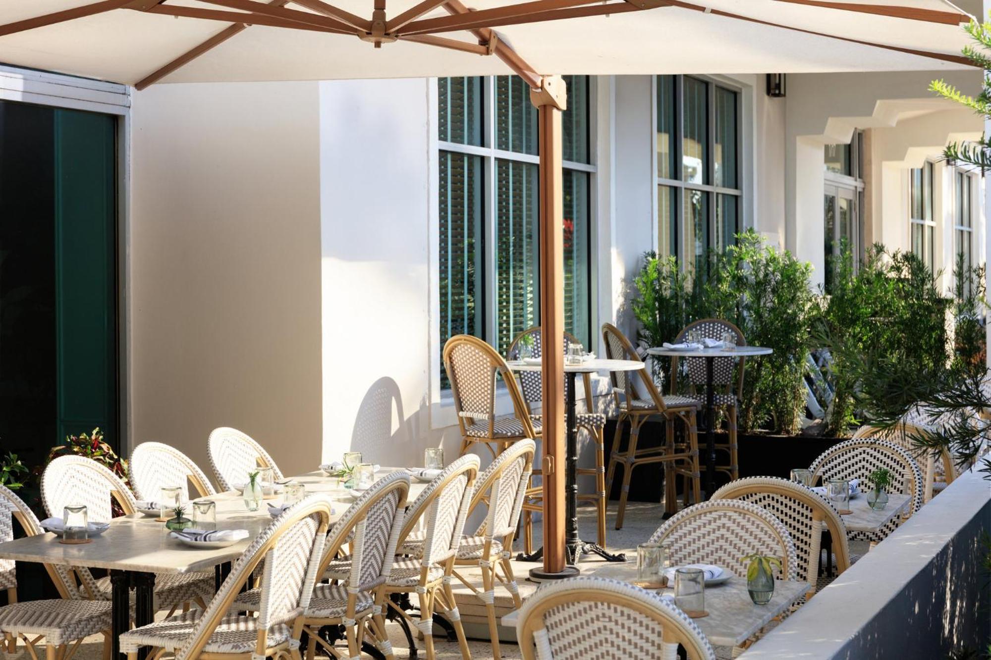 Kimpton Surfcomber Hotel By Ihg Miami Beach Exterior photo