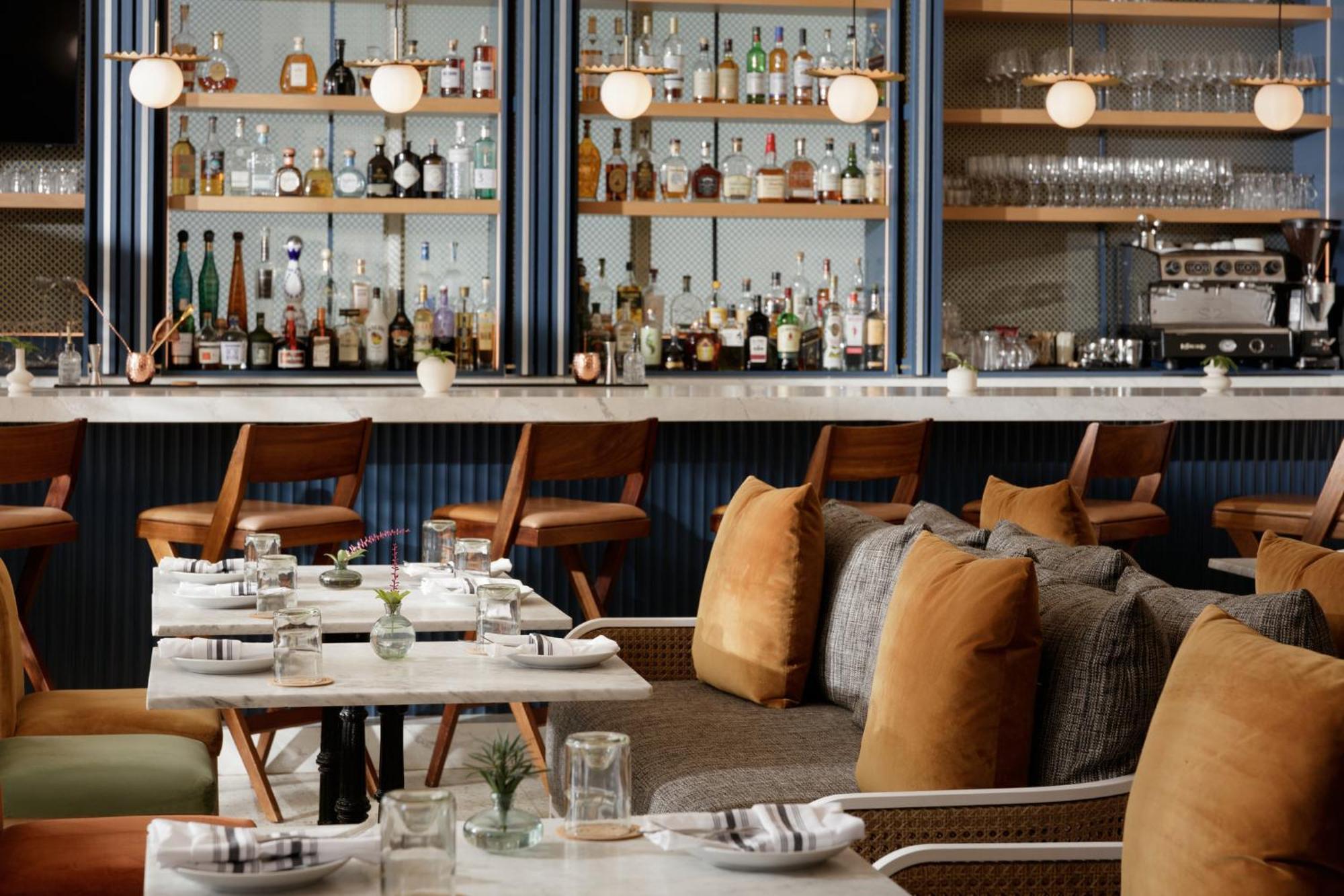 Kimpton Surfcomber Hotel By Ihg Miami Beach Exterior photo