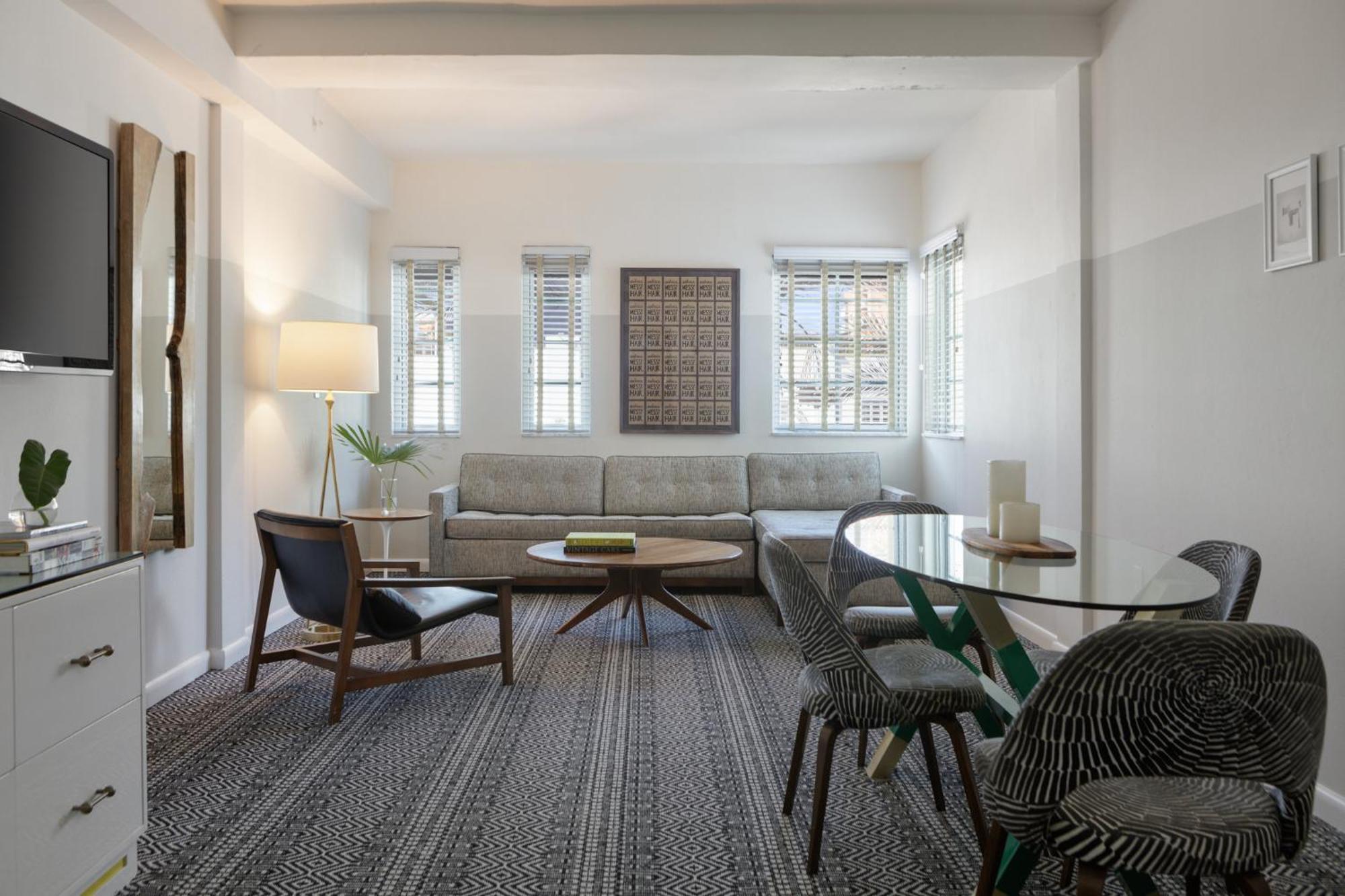 Kimpton Surfcomber Hotel By Ihg Miami Beach Exterior photo